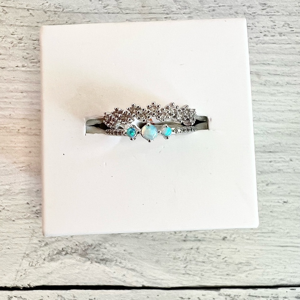 Bomb Party October 2024 Elegant Silver and Blue Gemstone Ring